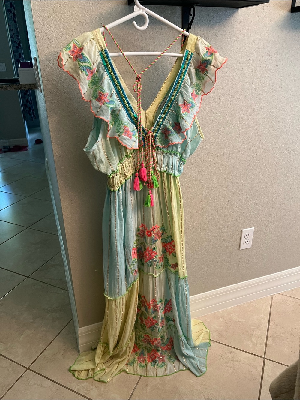 Ranee’s 105 bohemian-style maxi dress features colorful floral embroidery sz S